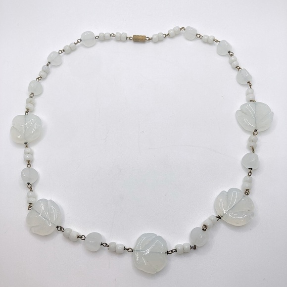 Vintage Jewelry - VTG Opalescent Glass Leaf Beaded Necklace w Screw Clasp 21”